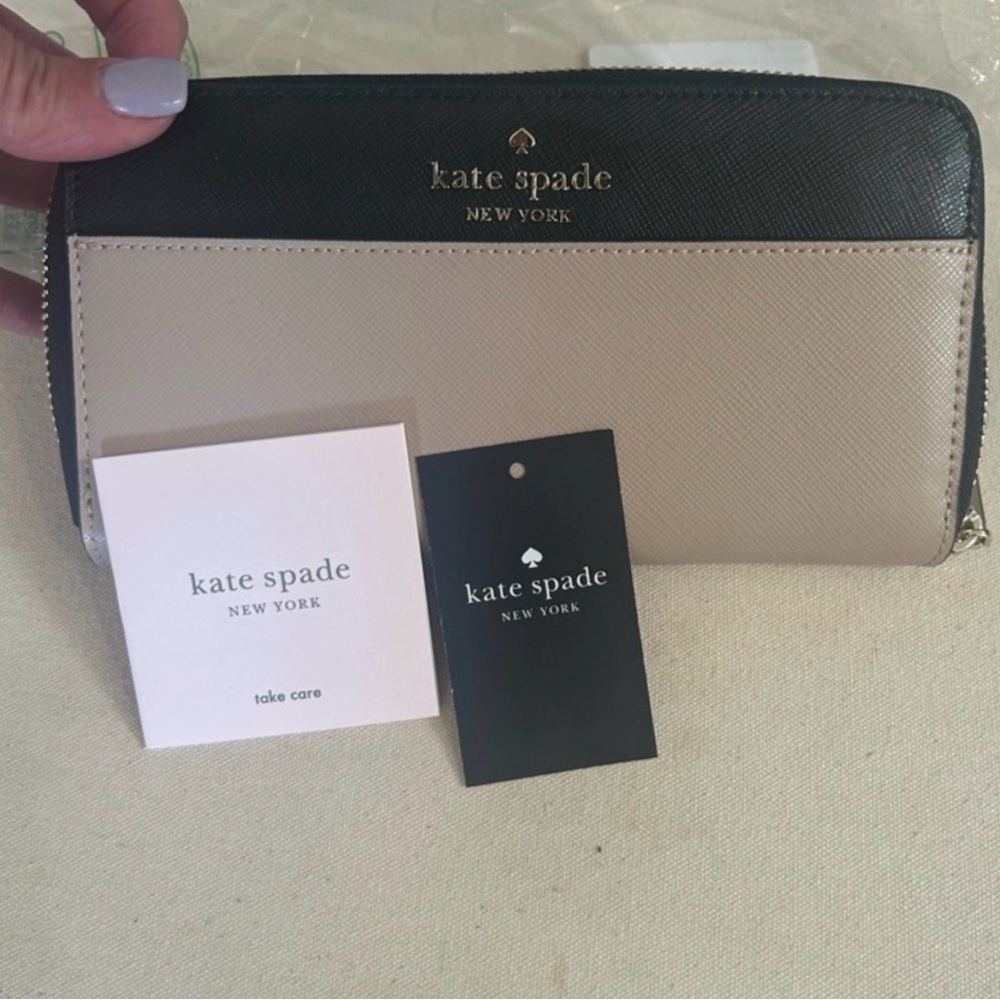 kate spade Two-Tone Black and Blush Zip Wallet nwt - Picture 4 of 5